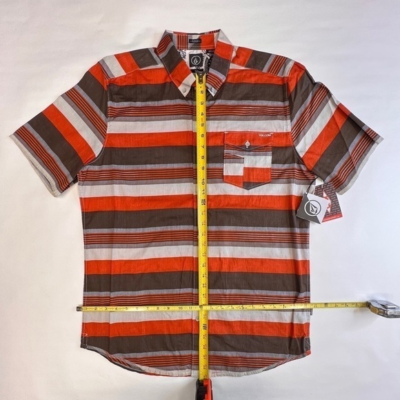 VOLCOM Size XL NWT CASUAL BUTTON DOWN - Picture 6 of 7